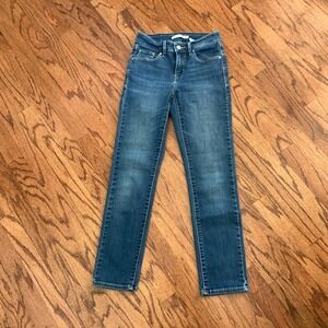 Levi's Classic Women's Mid Rise Skinny Jeans Stretch Denim Blue Wash Size 2